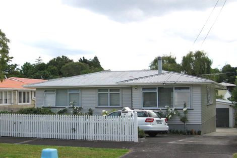 Photo of property in 32 Maui Pomare Street, Blockhouse Bay, Auckland, 0600