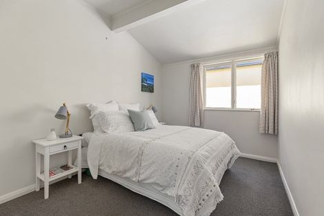 Photo of property in 137 Apu Crescent, Lyall Bay, Wellington, 6022
