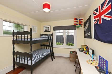 Photo of property in 17 Selwyn Road, Hospital Hill, Napier, 4110