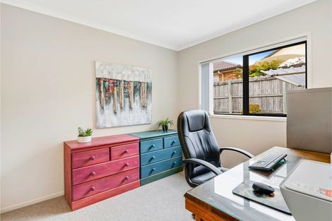 Photo of property in 4 Kingtide Place, Red Beach, 0932