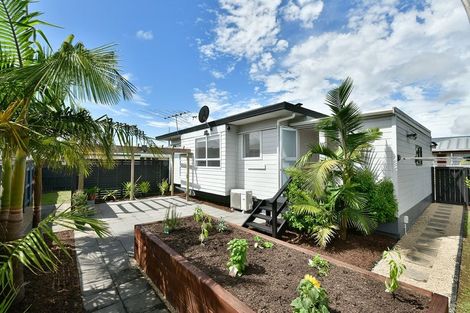 Photo of property in 33b Springs Road, Parakai, 0830