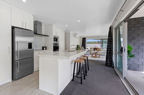 Photo of property in 10 Rochfort Crescent, Pyes Pa, Tauranga, 3112