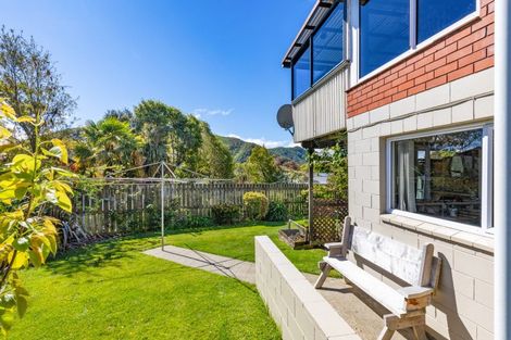 Photo of property in 5 Moana View Road, Waikawa, Picton, 7220