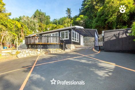 Photo of property in 130 Pinehaven Road, Pinehaven, Upper Hutt, 5019