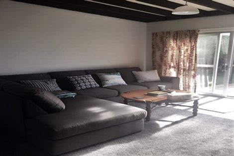 Photo of property in 17a Kingsbridge Place, Newlands, Wellington, 6037