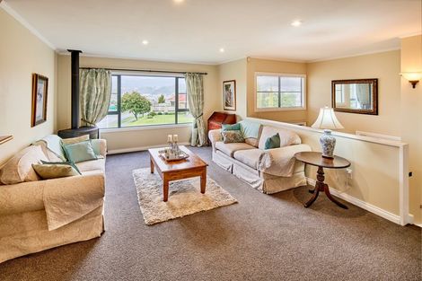 Photo of property in 2 Birkinshaw Grove, Riverstone Terraces, Upper Hutt, 5018