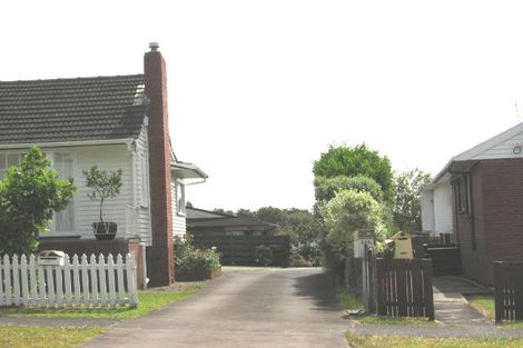 Photo of property in 1/256 East Coast Road, Forrest Hill, Auckland, 0620