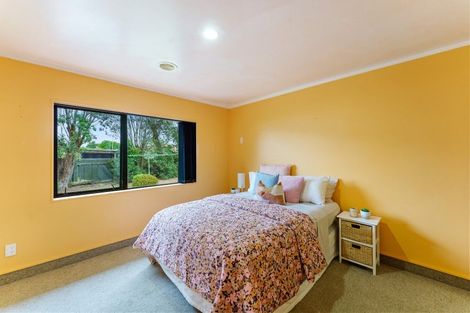 Photo of property in 10 Tararua Crescent, Otaki, 5512