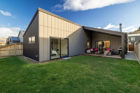 Photo of property in 25 Friesian Close, Jacks Point, 9371