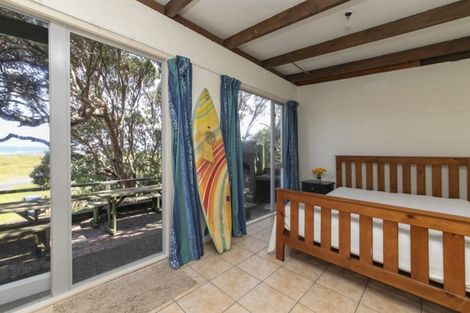 Photo of property in 65 Marine Parade North, Piha, 0772