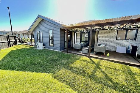 Photo of property in 15 Faber Place, Rototuna North, Hamilton, 3210