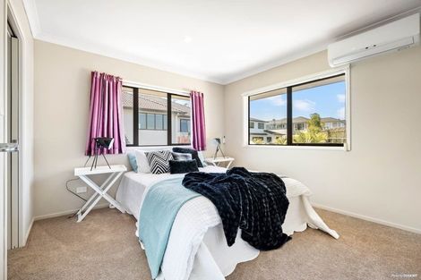 Photo of property in 21 Fairbairn Place, East Tamaki Heights, Auckland, 2016