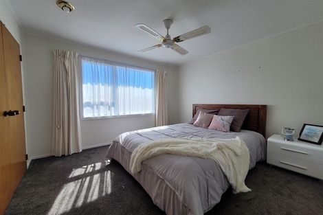 Photo of property in 4 Mossburn Grove, Kelson, Lower Hutt, 5010
