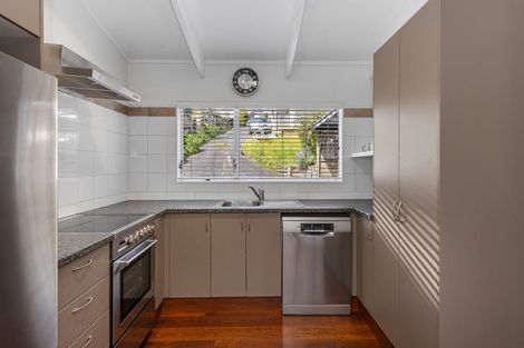 Photo of property in 4/191 Titirangi Road, Titirangi, Auckland, 0604