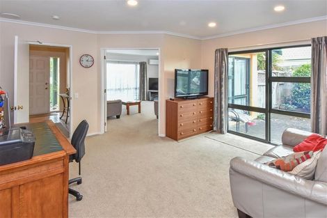 Photo of property in 59 Frank Nobilo Drive, Golflands, Auckland, 2013