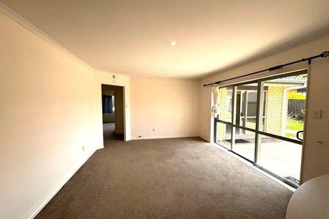 Photo of property in 114 Buscomb Avenue, Henderson, Auckland, 0610