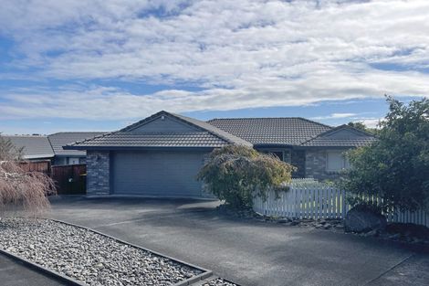 Photo of property in 2/12 Ayrshire Place, Somerville, Auckland, 2014