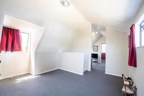Photo of property in 32 Rosedale Crescent, Cloverlea, Palmerston North, 4412