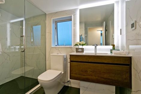 Photo of property in 25 Para Close, Fairview Heights, Auckland, 0632