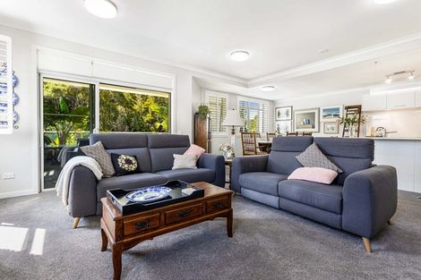 Photo of property in 16 Eaves Bush Parade, Orewa, 0931