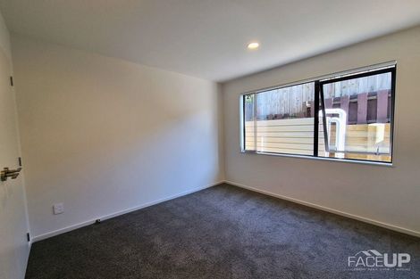 Photo of property in 17a Marina View Drive, West Harbour, Auckland, 0618