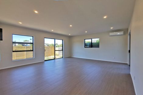 Photo of property in 2/9 Billabong Place, Botany Downs, Auckland, 2010