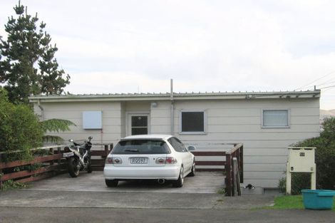 Photo of property in 52a Brooker Grove, Newlands, Wellington, 6037