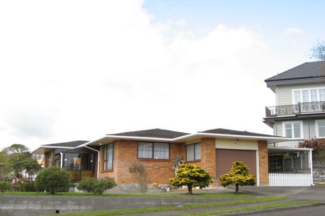 Photo of property in 6 Leatham Avenue, Strandon, New Plymouth, 4312