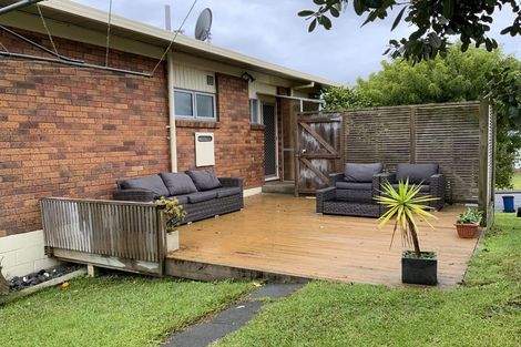 Photo of property in 54 Manhattan Heights, Glendene, Auckland, 0602