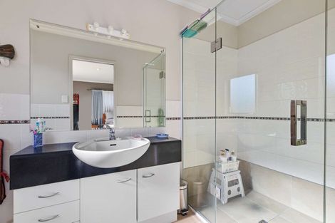 Photo of property in 74 Wairere Road, The Gardens, Auckland, 2105