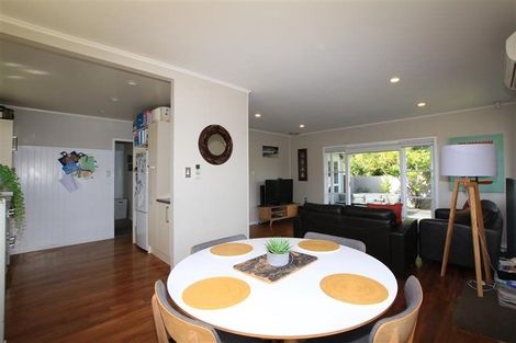 Photo of property in 21 Paragon Avenue, Beach Haven, Auckland, 0626