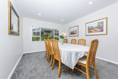 Photo of property in 9 Whiting Grove, West Harbour, Auckland, 0618