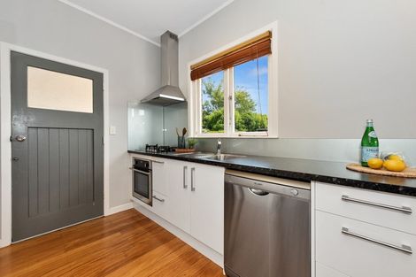 Photo of property in 6 Howden Road, Fairfield, Hamilton, 3214