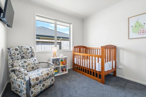 Photo of property in 67 Kaurinui Crescent, One Tree Point, 0118