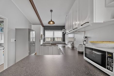 Photo of property in 2/180 Henderson Valley Road, Henderson, Auckland, 0612