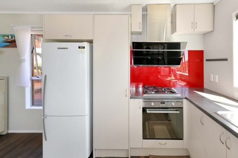 Photo of property in 3 Fernhaven Grove, Newlands, Wellington, 6037