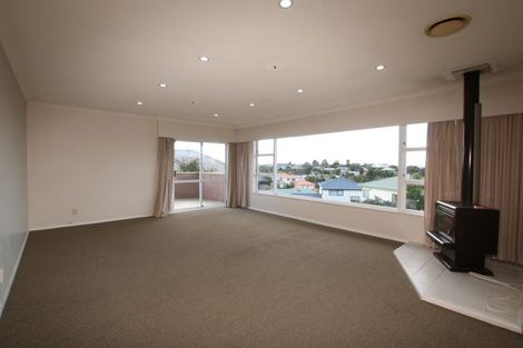 Photo of property in 1/48 Hogans Road, Glenfield, Auckland, 0629