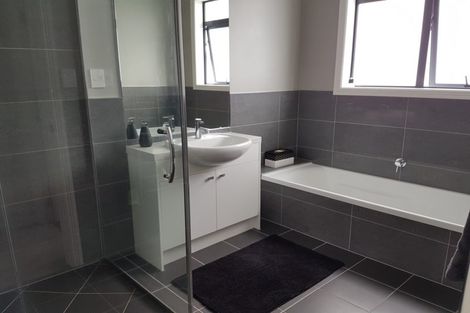 Photo of property in 14 Trecarne Street, Karaka, Papakura, 2113