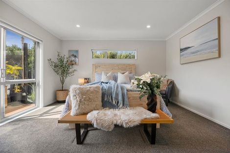 Photo of property in 8 Sir Lincoln Drive, Kumeu, 0810