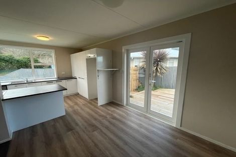 Photo of property in 12 Ponderosa Grove, Maoribank, Upper Hutt, 5018