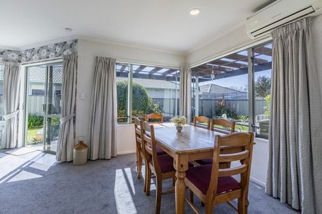 Photo of property in 12 Flemington Place, Taradale, Napier, 4112