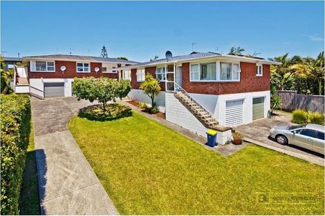 Photo of property in 2/4 Kowhai Road, Campbells Bay, Auckland, 0630