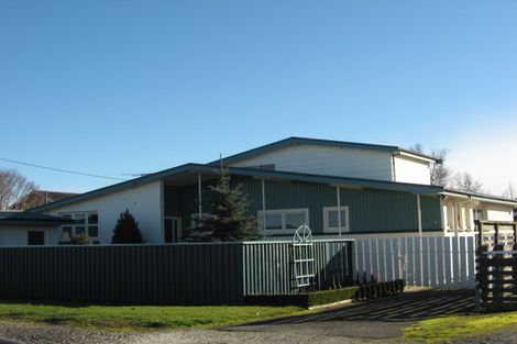 Photo of property in 22 Mary Street, Winton, 9720