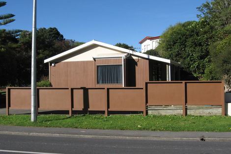 Photo of property in 94 Newlands Road, Newlands, Wellington, 6037