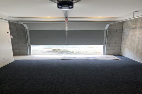 Photo of property in 4 Miles Crescent, Newlands, Wellington, 6037