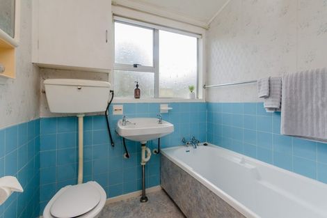 Photo of property in 25 Sullivan Avenue, Mangere Bridge, Auckland, 2022