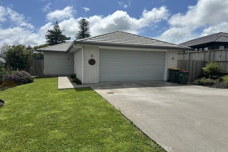 Photo of property in 18 Kawariki Road, Helensville, 0800