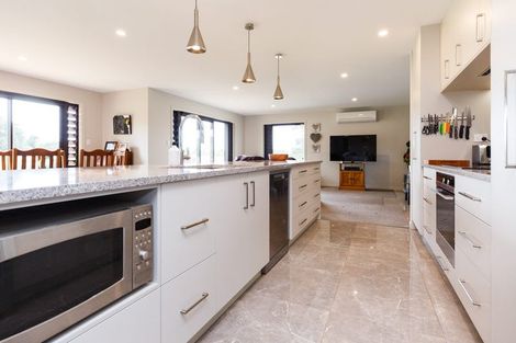 Photo of property in 10 Taumata Rise, Acacia Bay, 3385