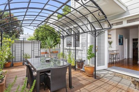 Photo of property in 8 Park Street, Thorndon, Wellington, 6011