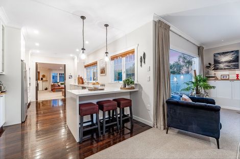 Photo of property in 24 Walter Road, Lowry Bay, Lower Hutt, 5013